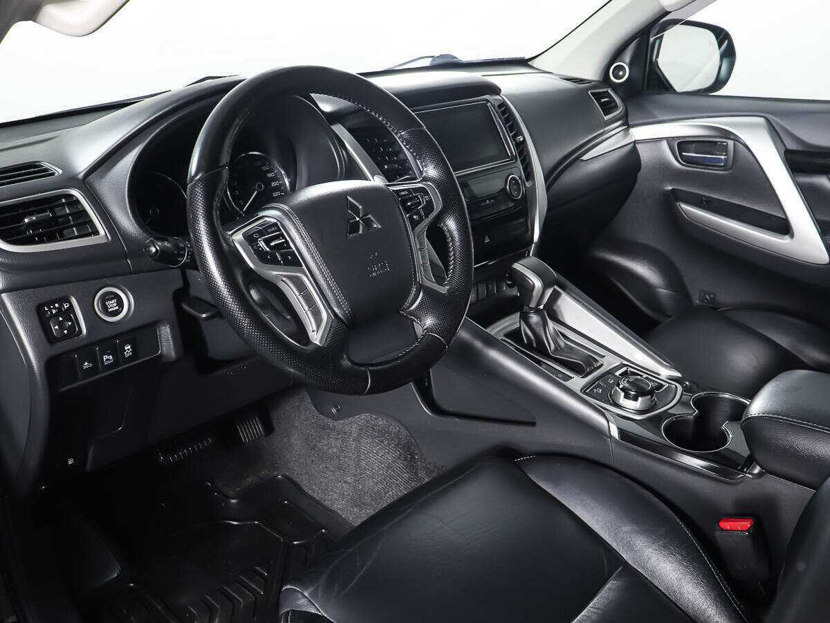 Mitsubishi Pajero Sport, 2018 Фото №13