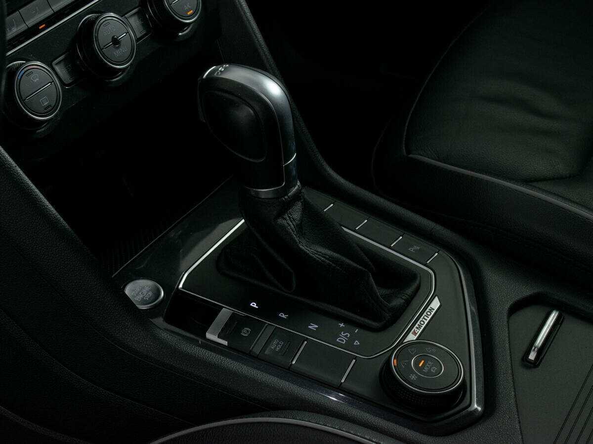 Volkswagen Tiguan, 2018 Фото №18