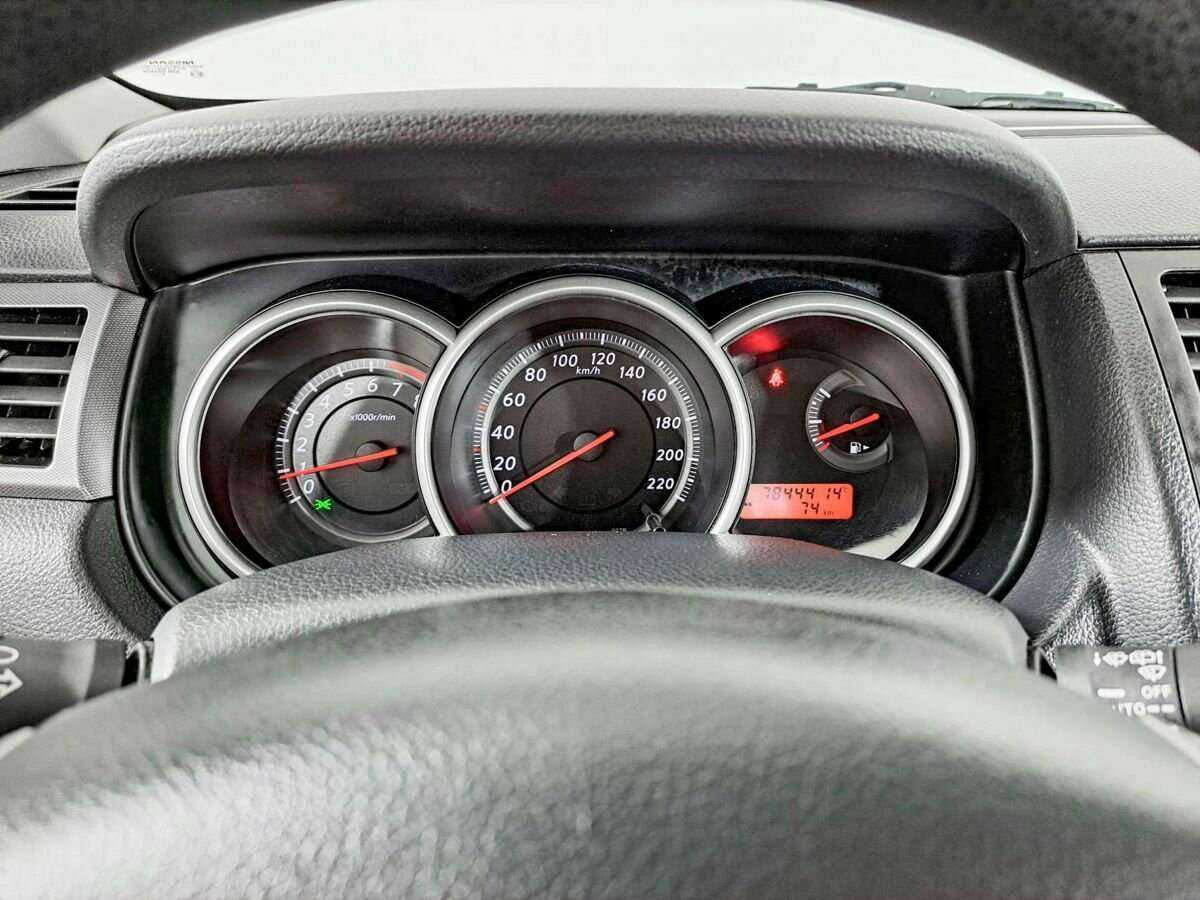 Nissan Tiida, 2012 Фото №11