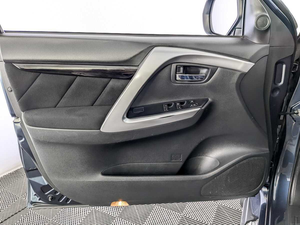 Mitsubishi Pajero Sport, 2019 Фото №17