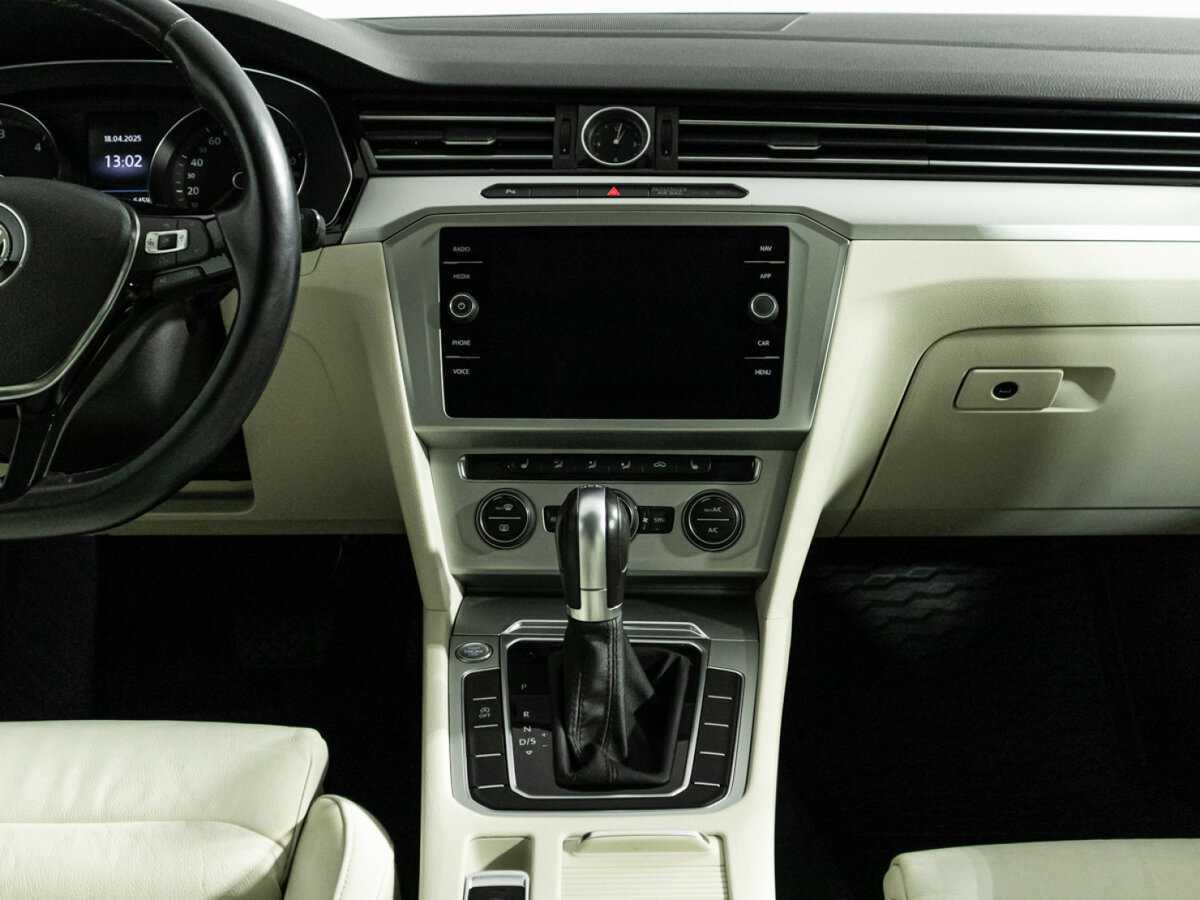 Volkswagen Passat, 2018 Фото №14