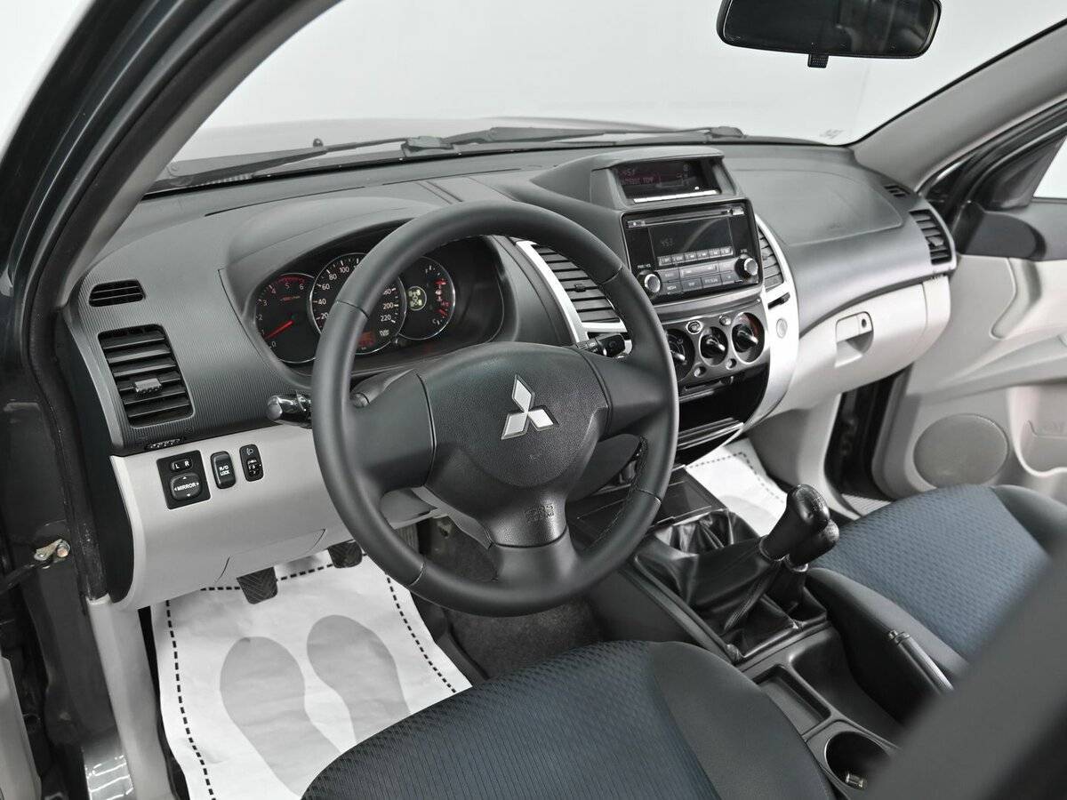 Mitsubishi Pajero Sport, 2014 Фото №8