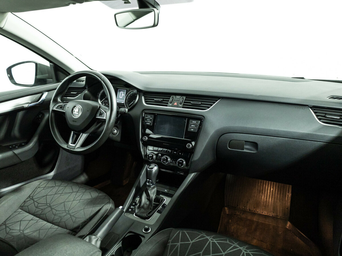 Skoda Octavia III (A7) Рестайлинг, 2019 Фото №9