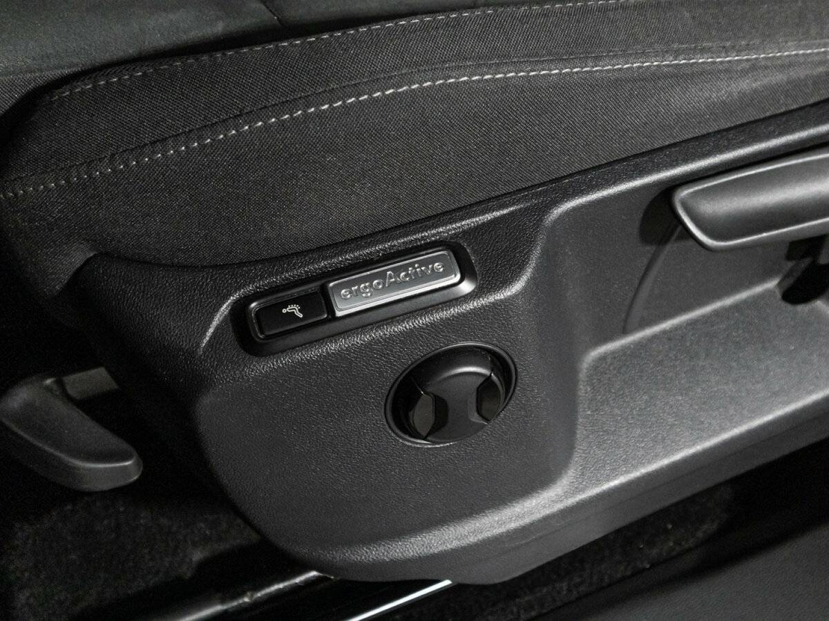 Volkswagen Tiguan, 2018 Фото №18