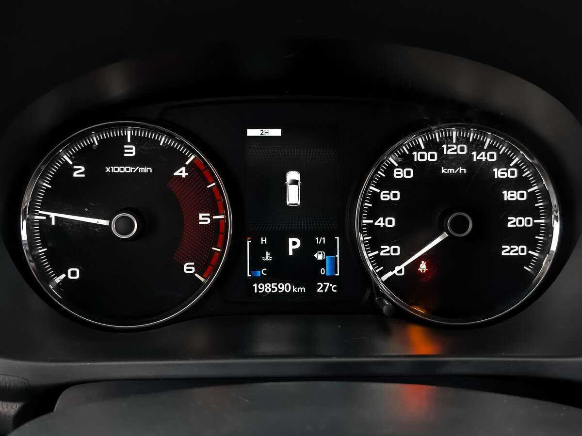 Mitsubishi Pajero Sport, 2017 Фото №12