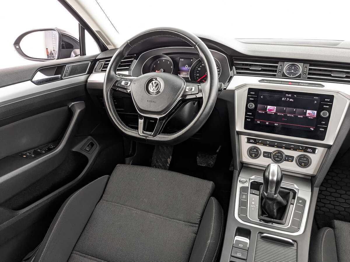Volkswagen Passat, 2018 Фото №17