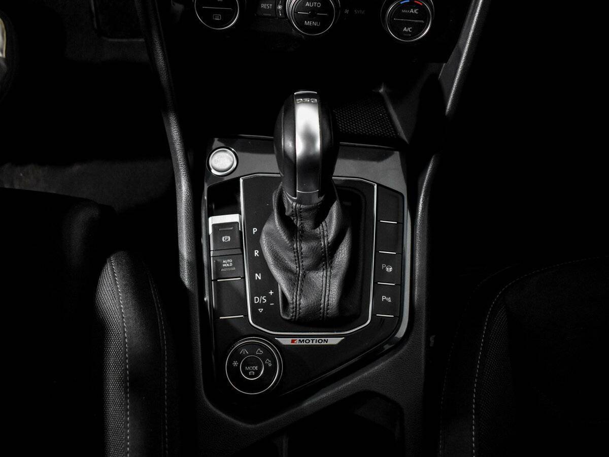 Volkswagen Tiguan, 2018 Фото №11