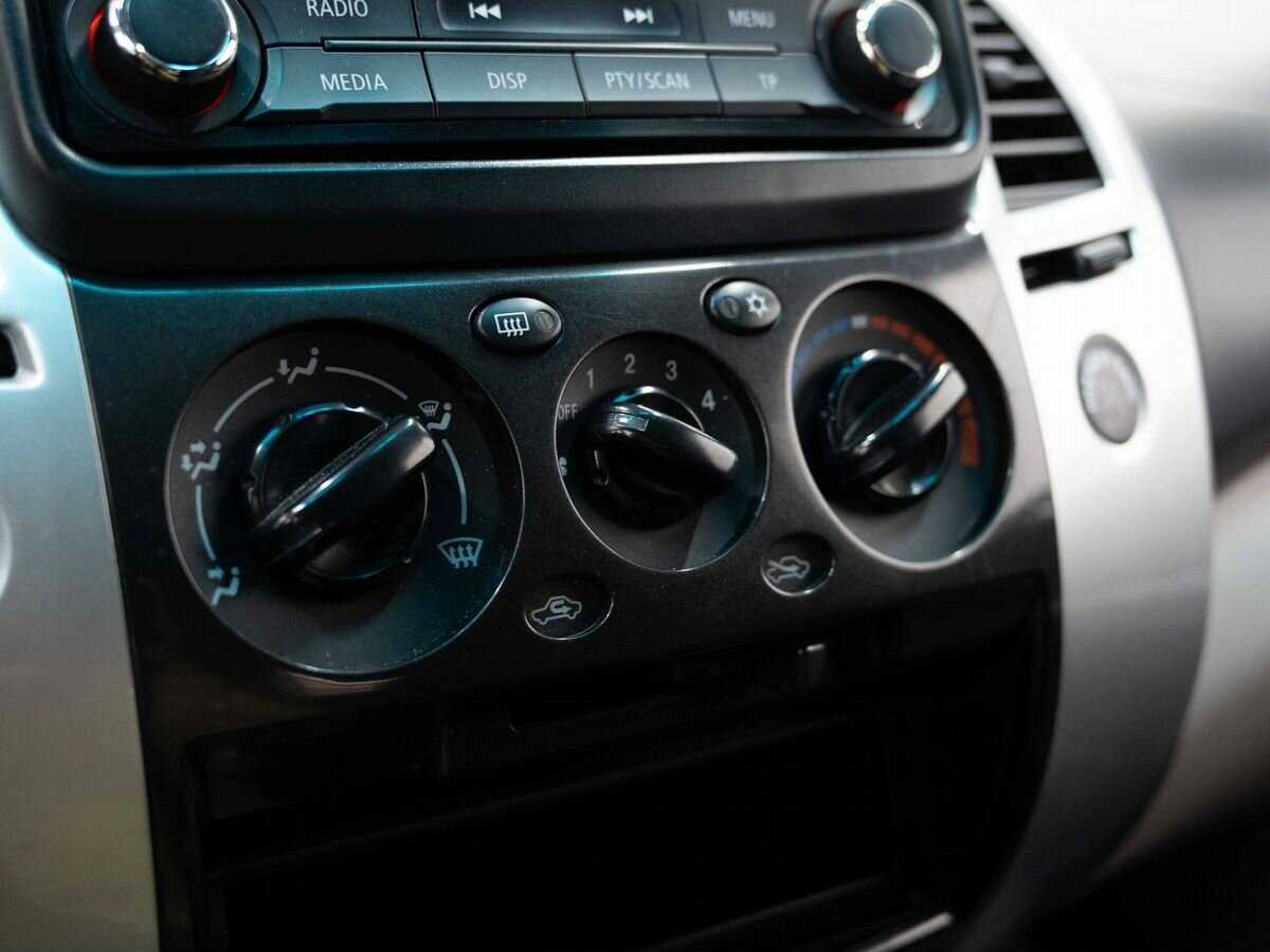 Mitsubishi Pajero Sport, 2014 Фото №19