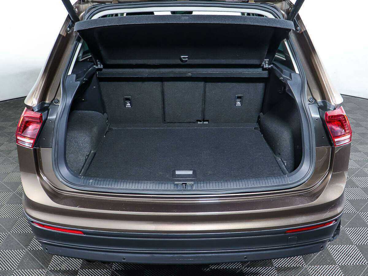 Volkswagen Tiguan, 2018 Фото №9