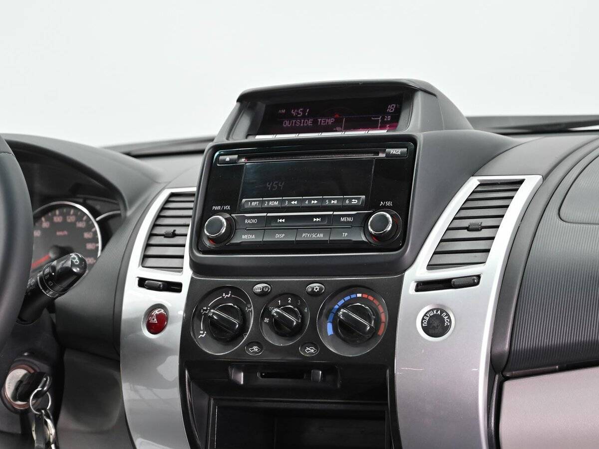 Mitsubishi Pajero Sport, 2014 Фото №10