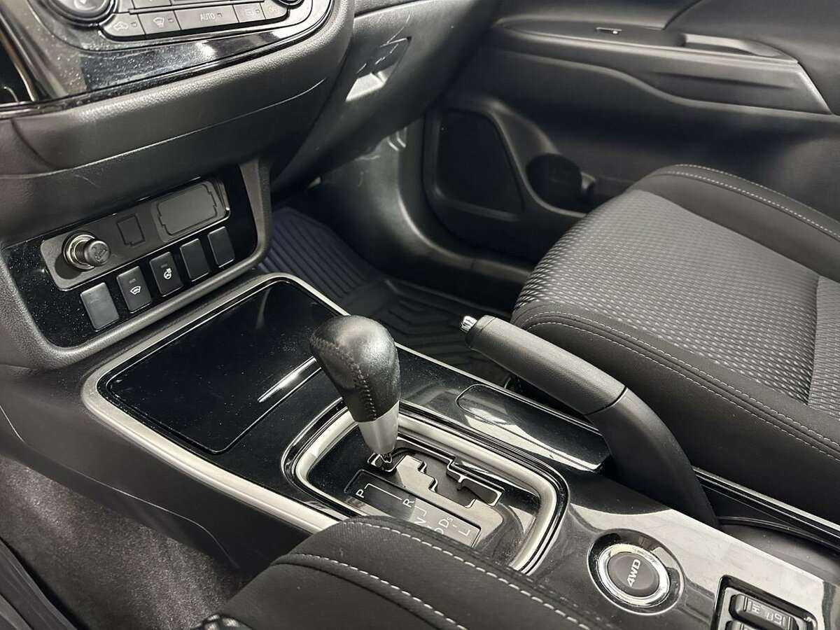 Mitsubishi Outlander, 2017 Фото №13