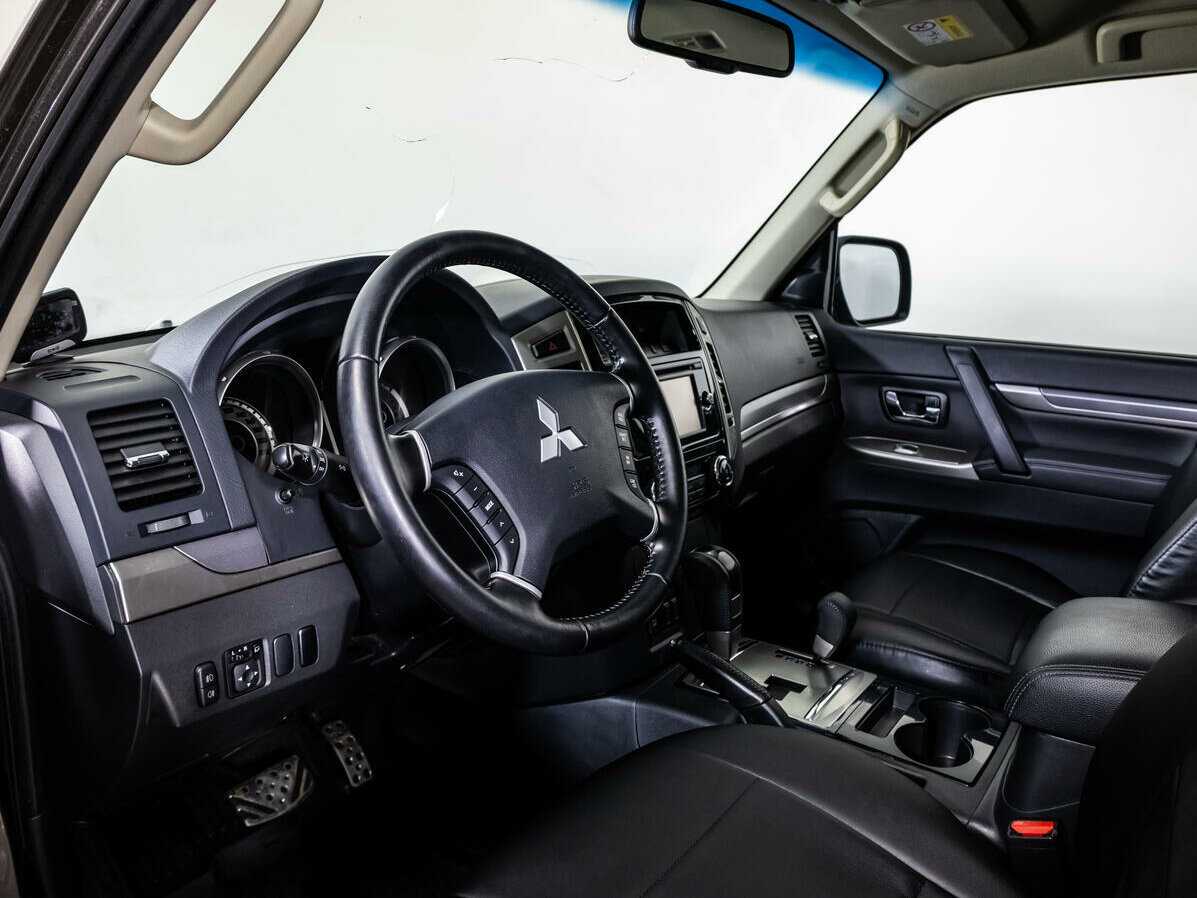 Mitsubishi Pajero, 2015 Фото №10