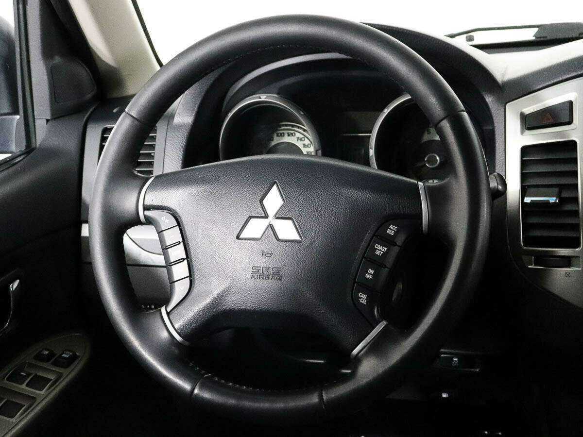 Mitsubishi Pajero, 2017 Фото №11