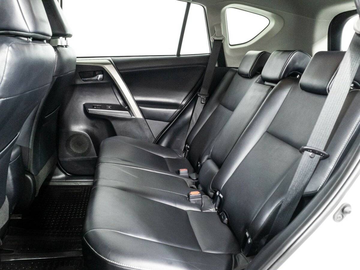 Toyota RAV4, 2018 Фото №10