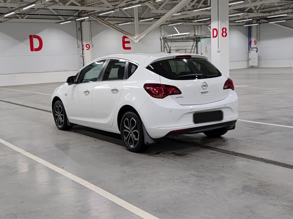 Opel Astra J Рестайлинг, 2013 Фото №7