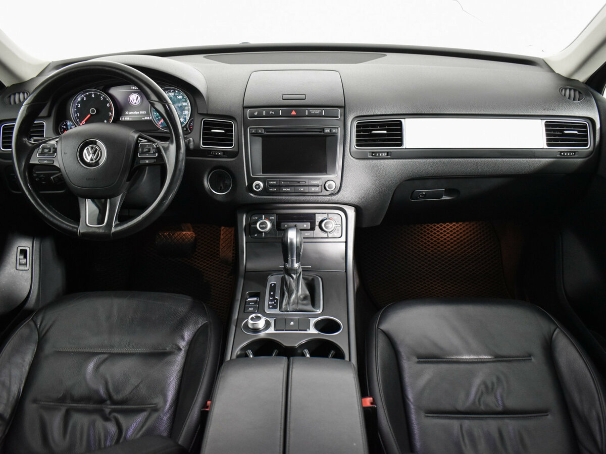 Volkswagen Touareg II Рестайлинг, 2015 Фото №13