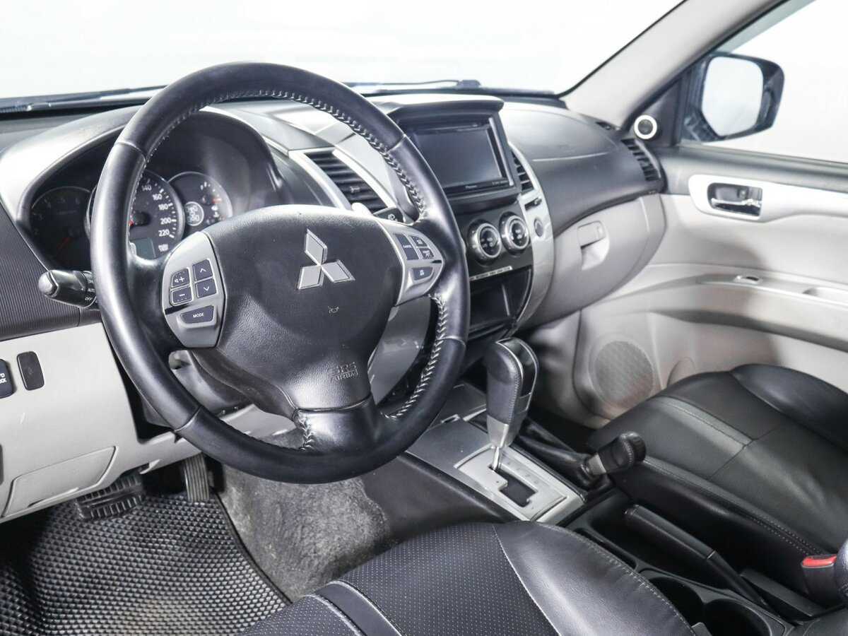 Mitsubishi Pajero Sport, 2012 Фото №11