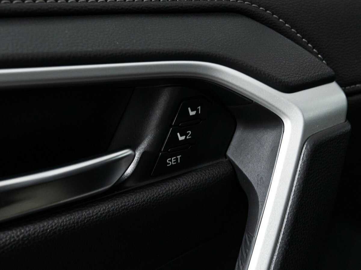 Toyota RAV4, 2020 Фото №17