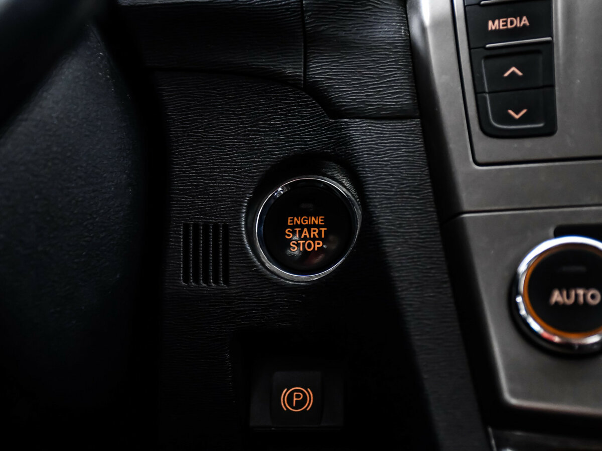 Toyota Avensis III Рестайлинг, 2012 Фото №16