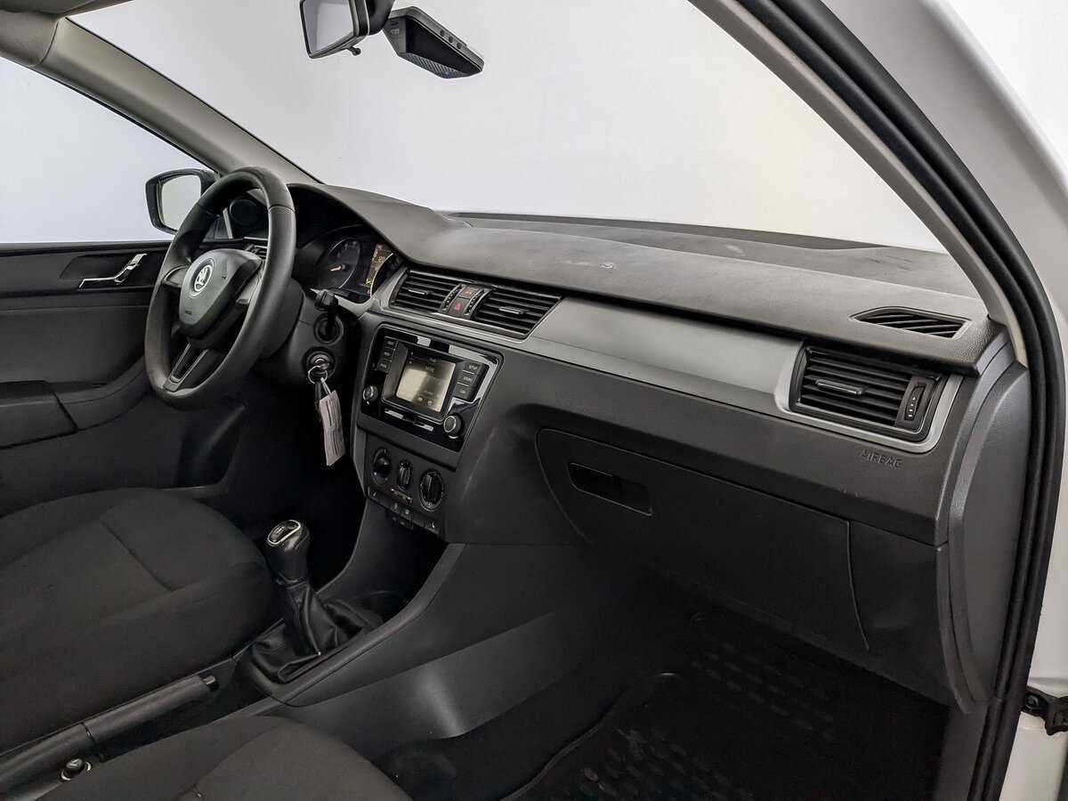 Skoda Rapid, 2017 Фото №11