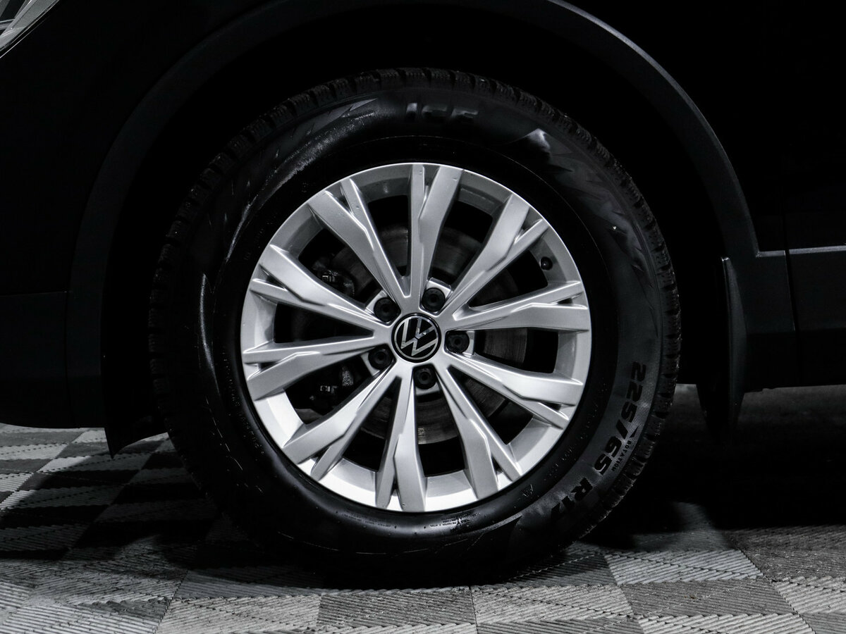 Volkswagen Tiguan II Рестайлинг, 2020 Фото №14