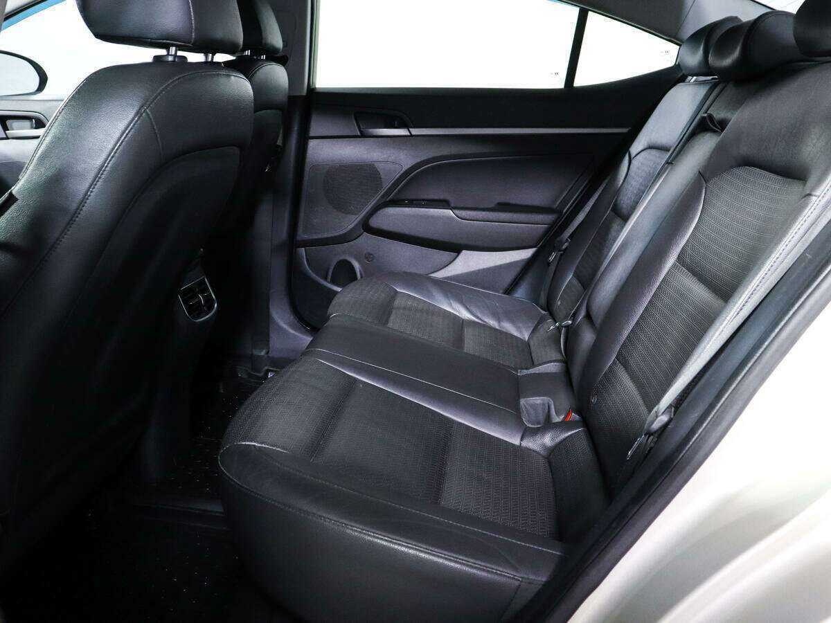 Hyundai Elantra, 2018 Фото №10