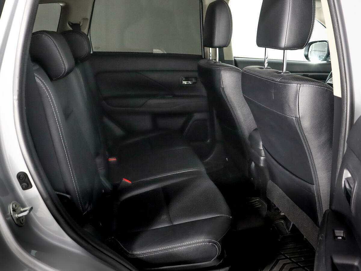 Mitsubishi Outlander, 2017 Фото №12