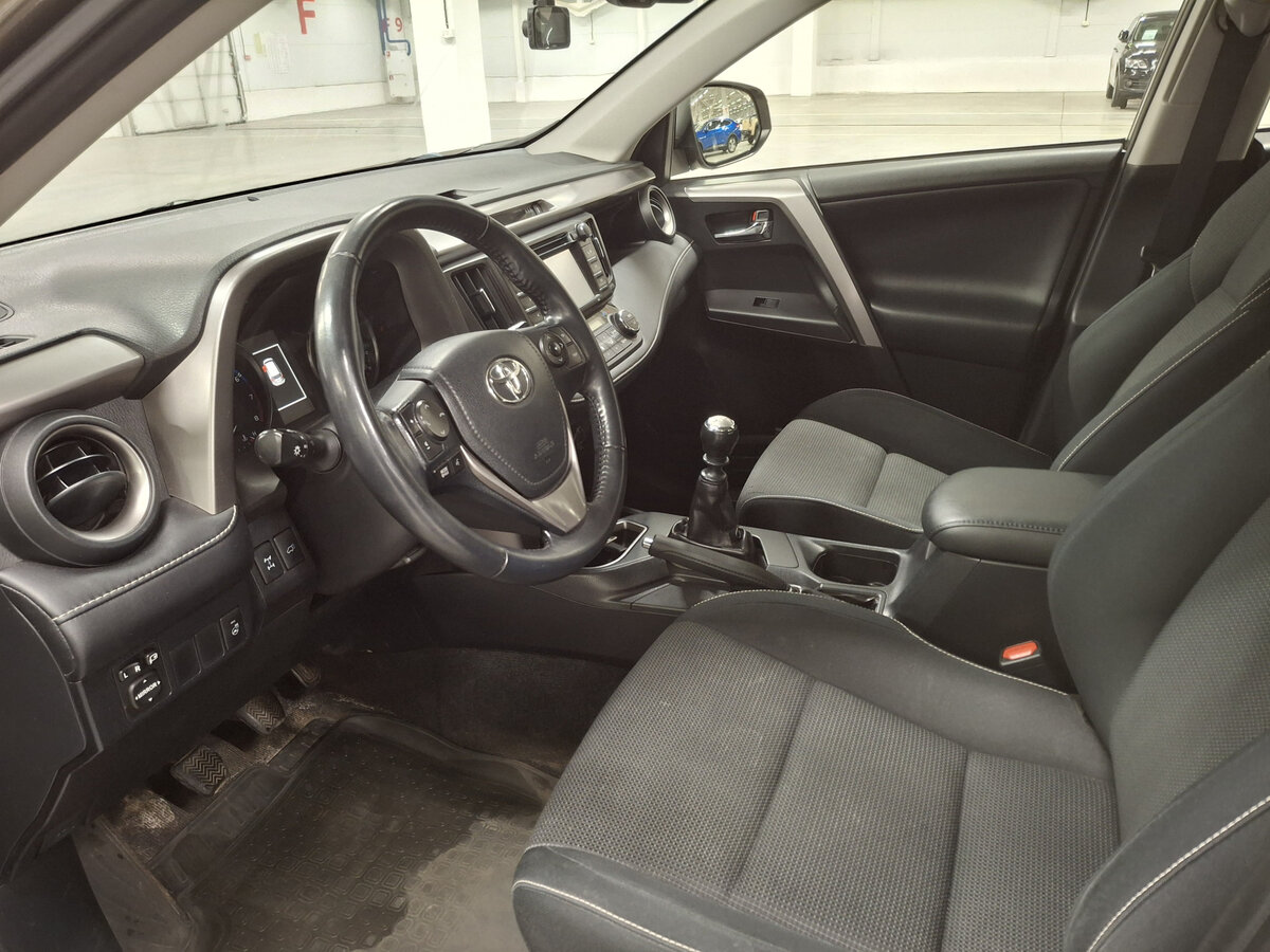 Toyota RAV4 IV (XA40) Рестайлинг, 2015 Фото №15