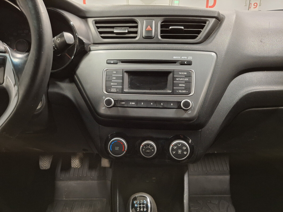 Kia Rio III Рестайлинг, 2015 Фото №15