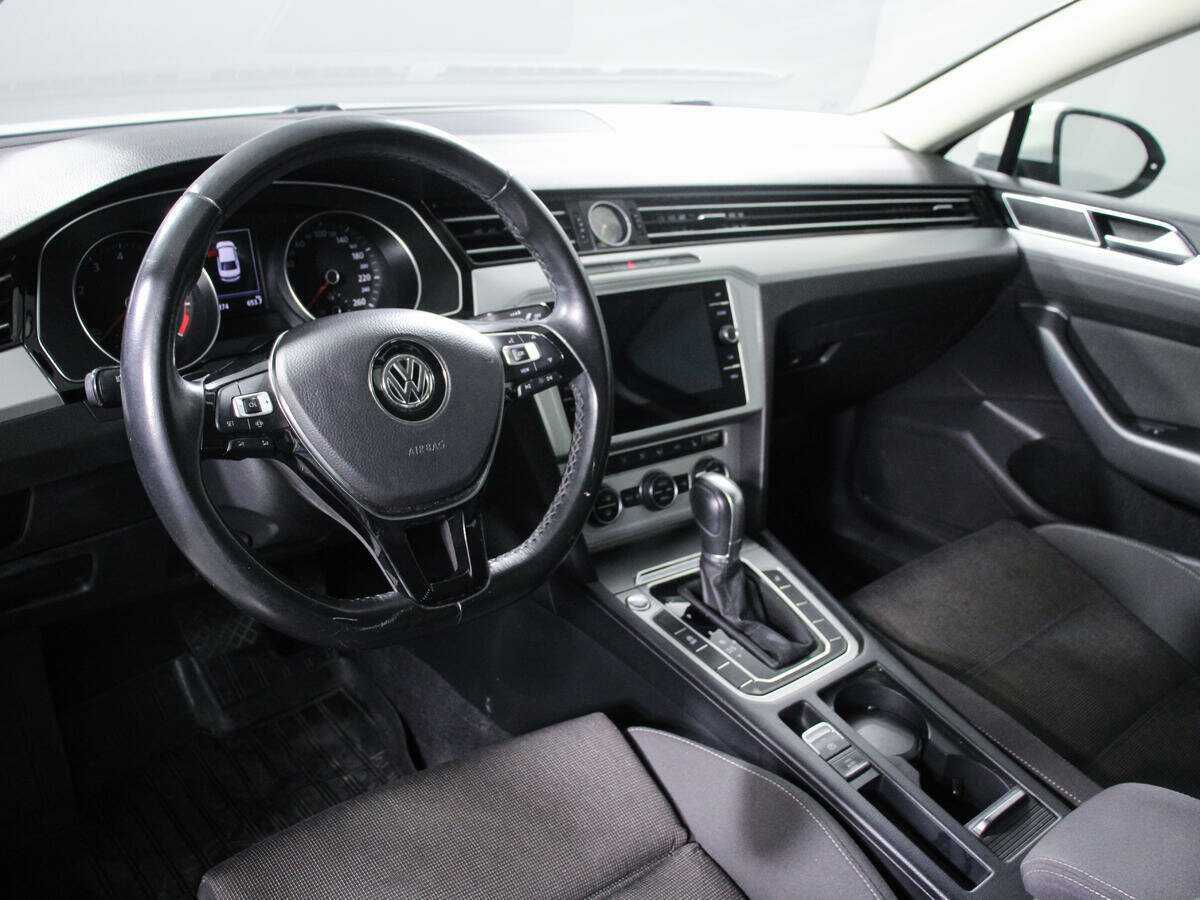 Volkswagen Passat, 2018 Фото №14
