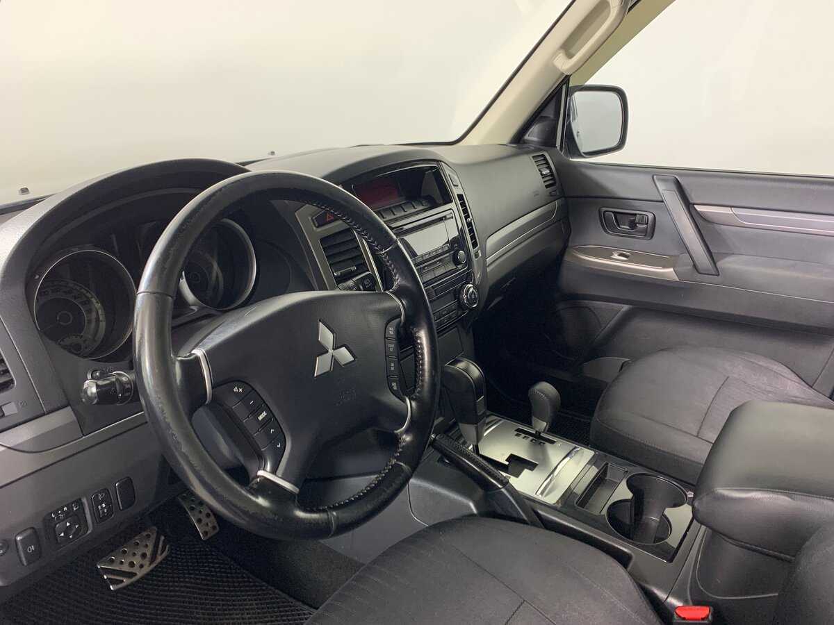 Mitsubishi Pajero, 2015 Фото №12
