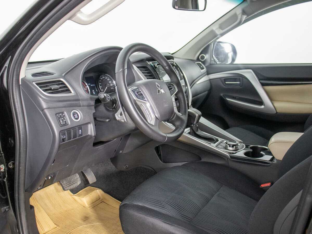 Mitsubishi Pajero Sport, 2017 Фото №11