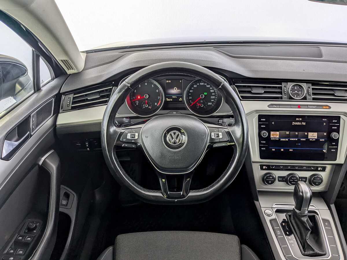 Volkswagen Passat, 2018 Фото №17