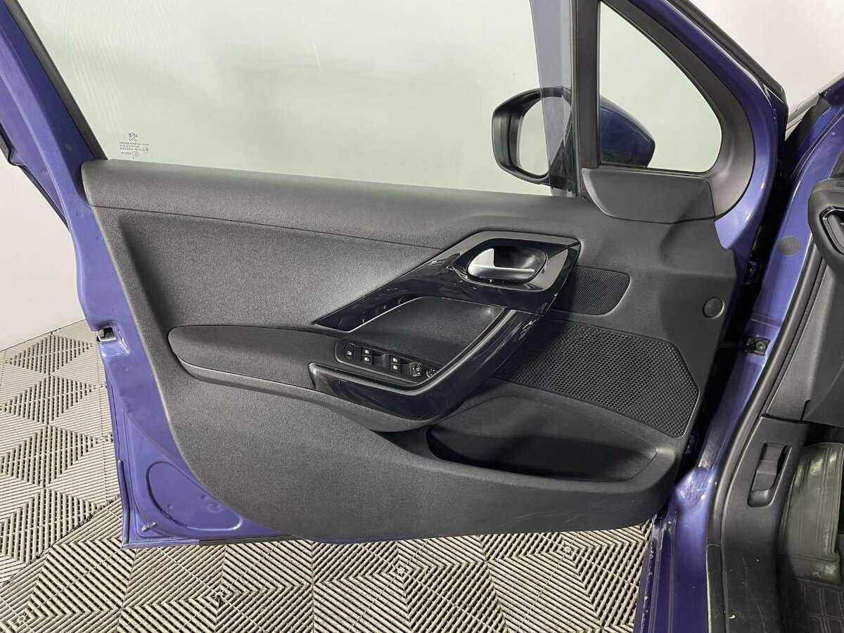 Peugeot 208, 2014 Фото №8