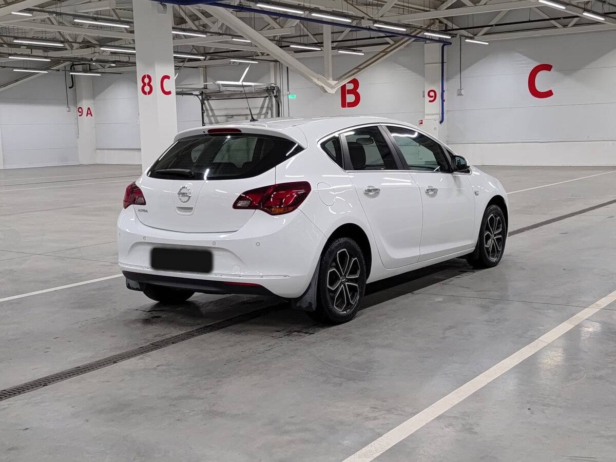 Opel Astra J Рестайлинг, 2013 Фото №5