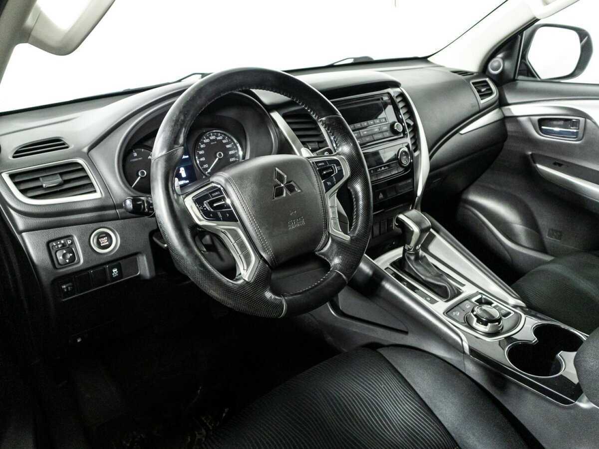 Mitsubishi Pajero Sport, 2018 Фото №11