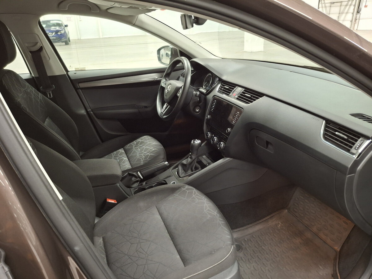 Skoda Octavia III (A7) Рестайлинг, 2020 Фото №11