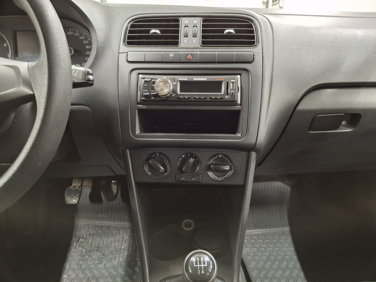 Volkswagen Polo V Рестайлинг, 2017 Фото №15