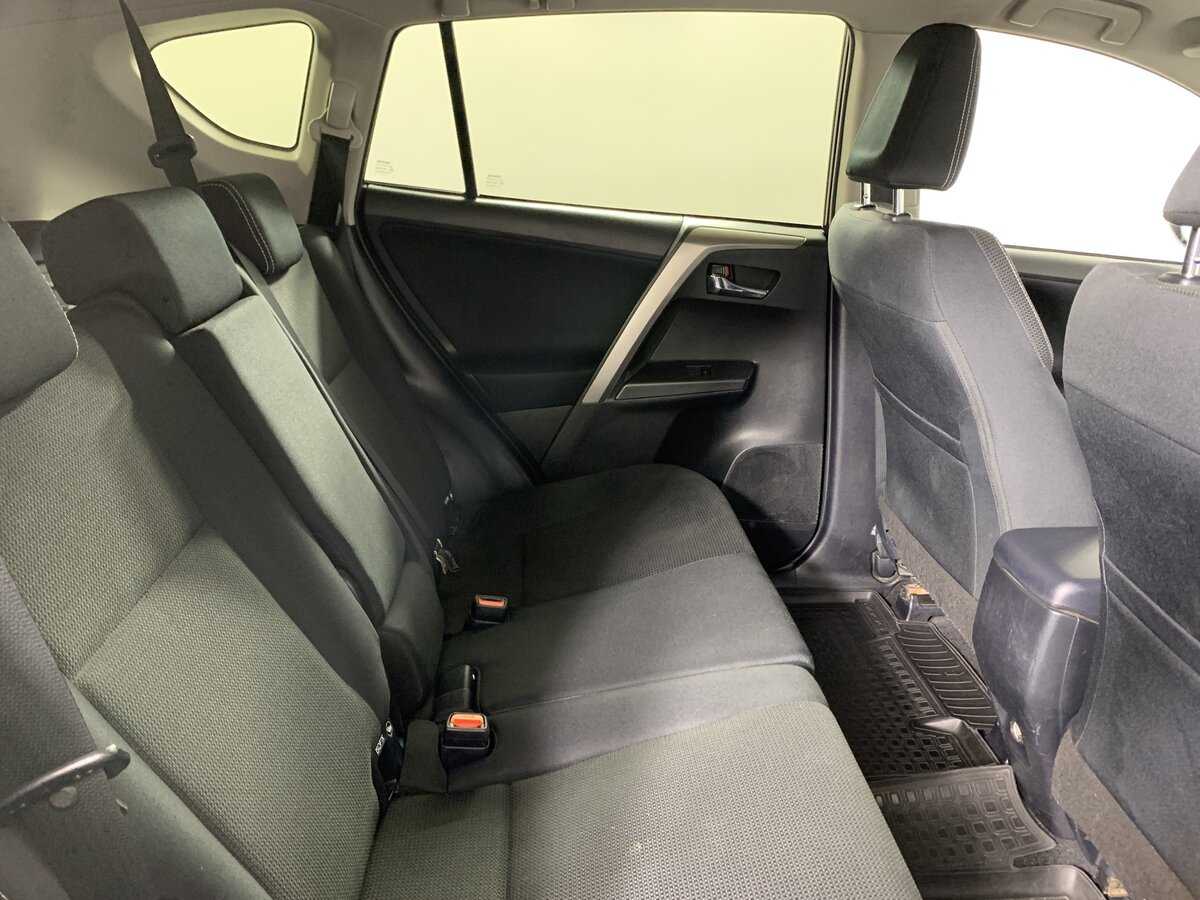 Toyota RAV4, 2018 Фото №18