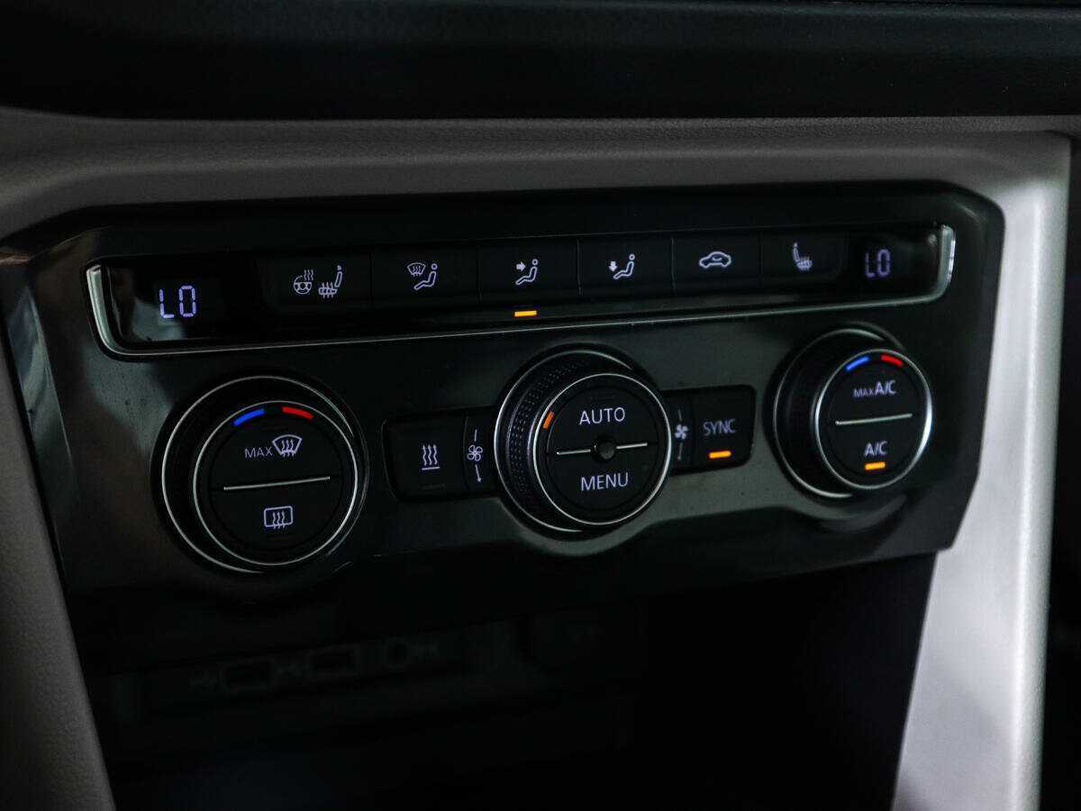 Volkswagen Tiguan, 2018 Фото №16