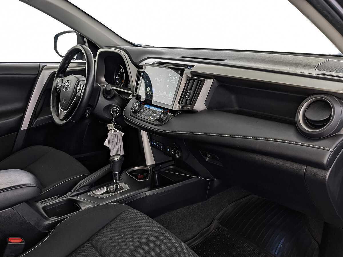 Toyota RAV4, 2017 Фото №12