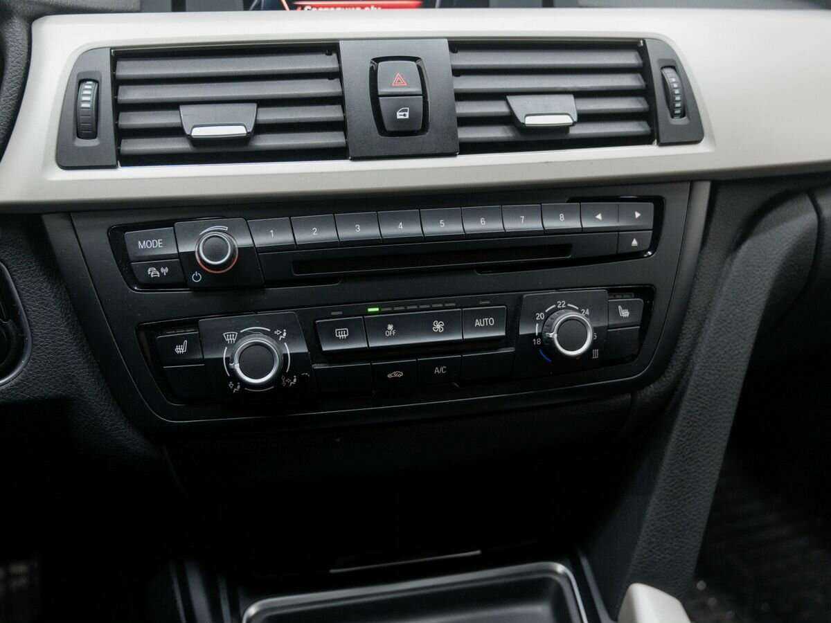 BMW 3 серии 316i, 2014 Фото №20