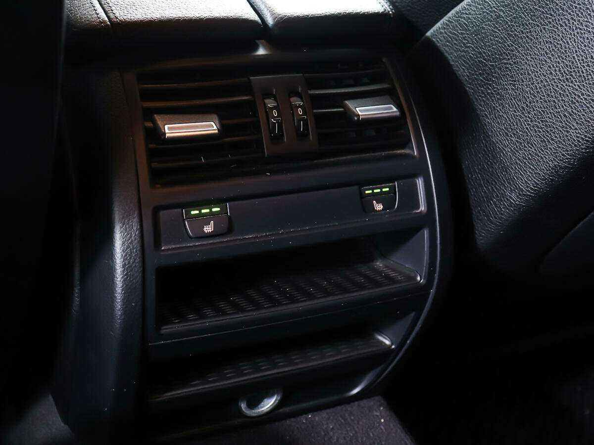 BMW 5 серии 530d xDrive, 2012 Фото №16