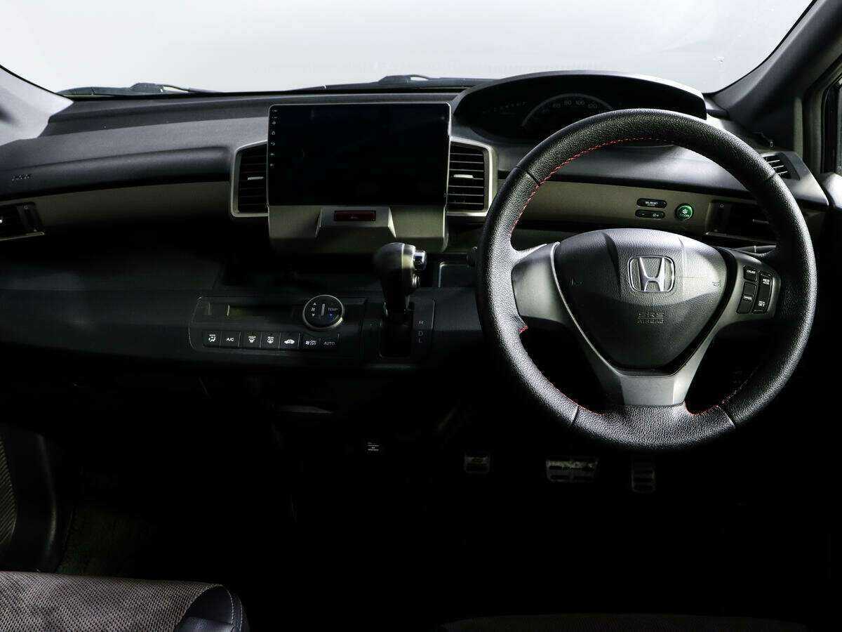 Honda Freed Spike, 2012 Фото №10