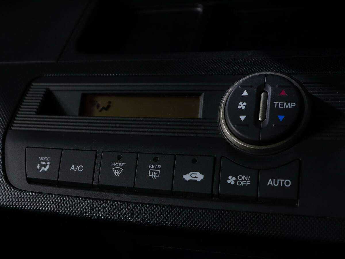 Honda Freed Spike, 2012 Фото №15