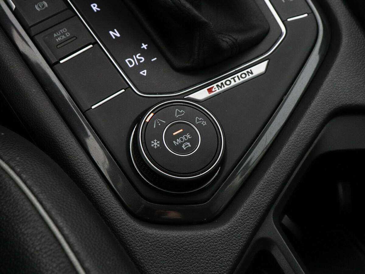 Volkswagen Tiguan, 2018 Фото №10