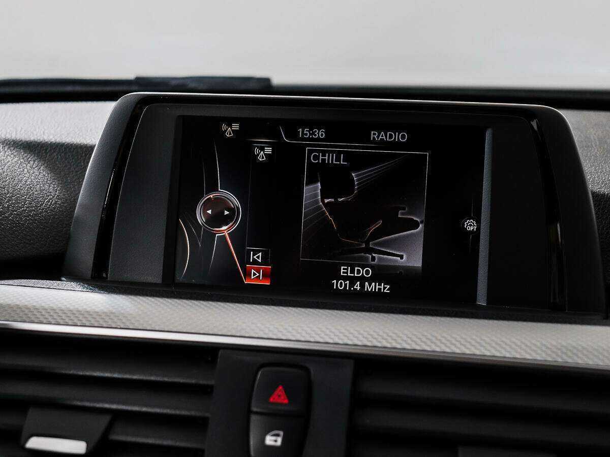 BMW 3 серии 320i xDrive, 2015 Фото №12