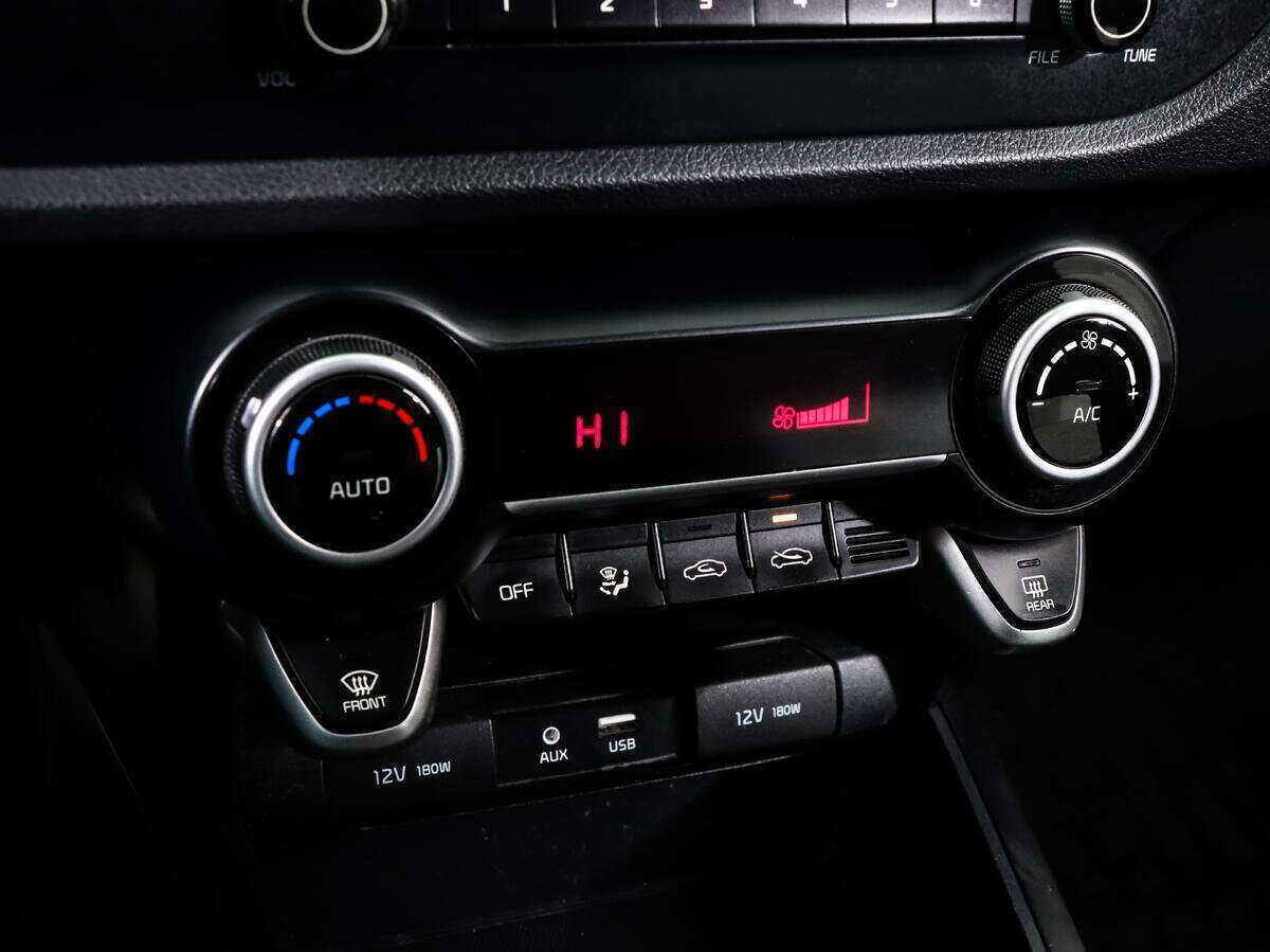 Kia Rio X-Line, 2019 Фото №12