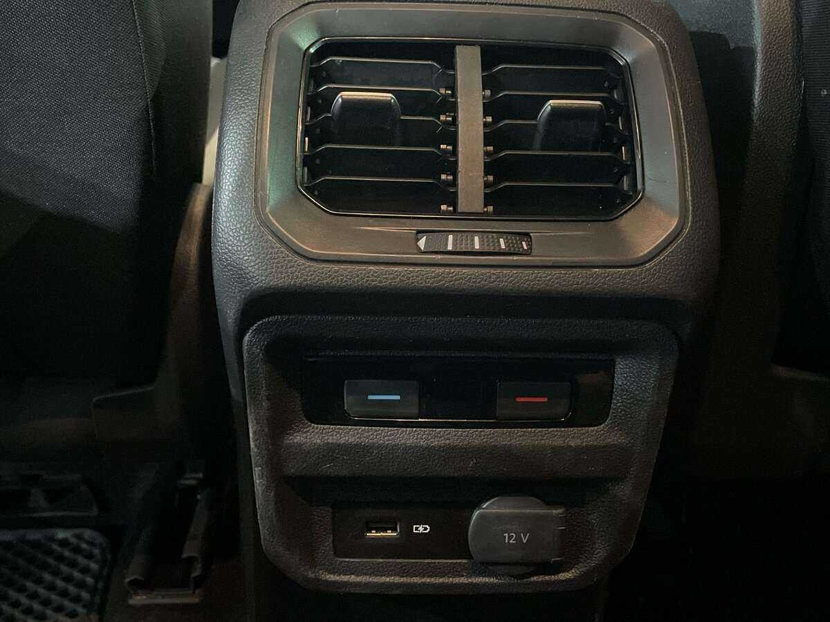 Volkswagen Tiguan, 2019 Фото №21