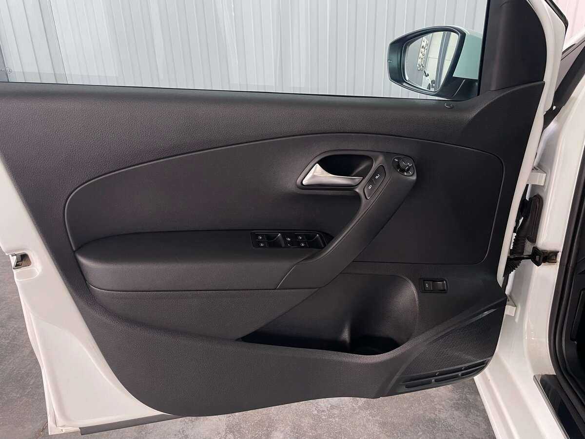 Volkswagen Polo, 2018 Фото №9